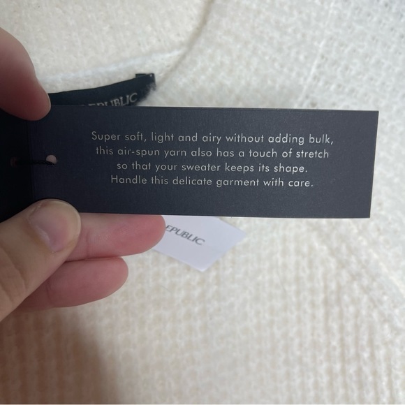 NWT Banana Republic Aire Yarn Waffle Knit Cream Sweater - Picture 4 of 7